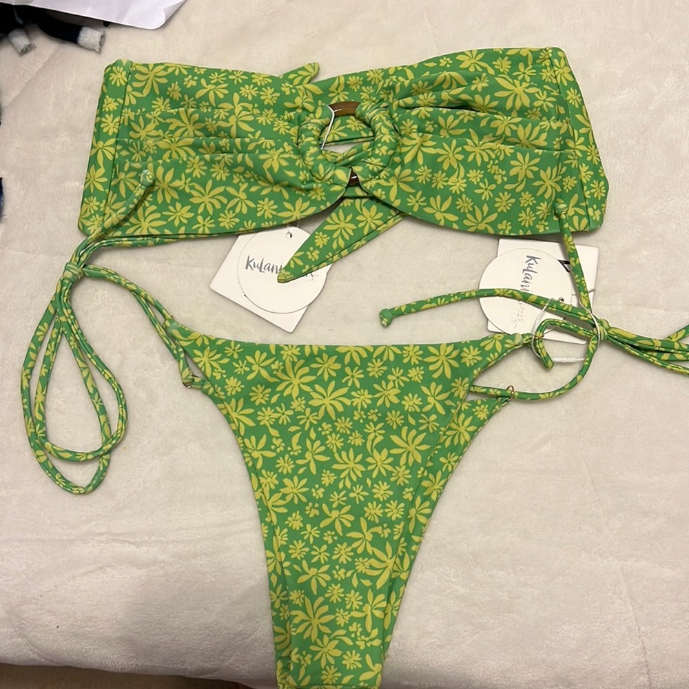 kulani kinis green and yellow